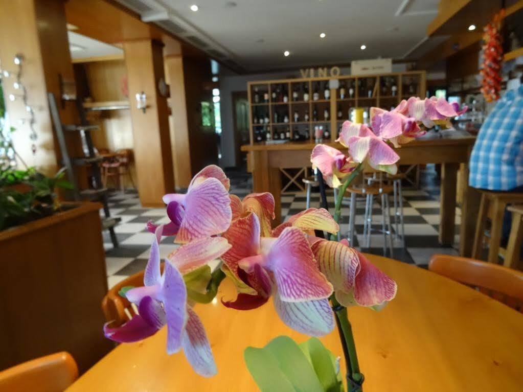 Hotel Du Grand-Pre Marly-le-Grand Eksteriør billede